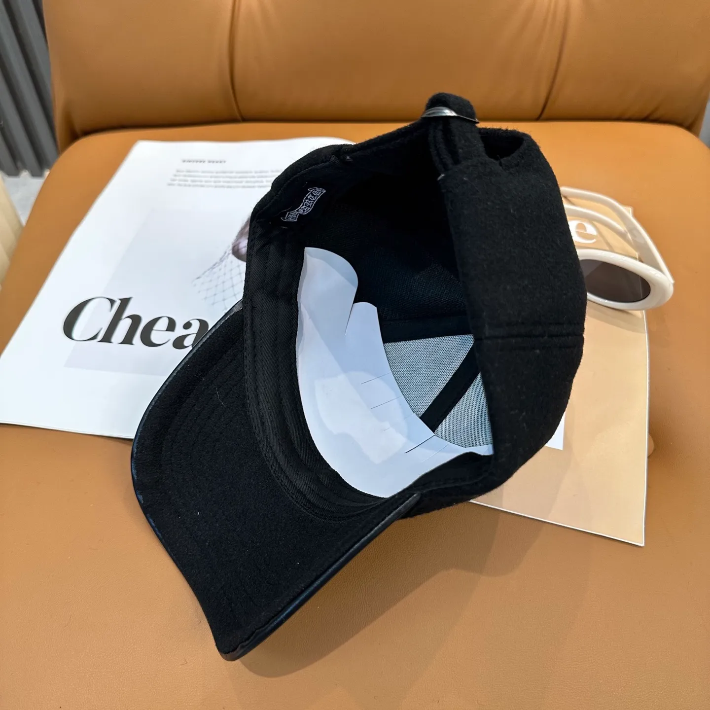 P80 Crow Heart's new autumn and winter fur-stitched baseball cap. It's full of autumn and winter atmosphere. The quality is great. The deepening of the hat shape makes it more elegant. It's very nice for both men and women. It's a classic among classics. It goes well with daily wear. Casual and fashionable.